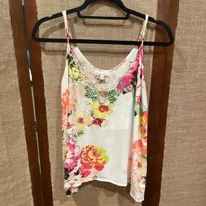 🌺Floral Tank w/ Cut Outs🌺